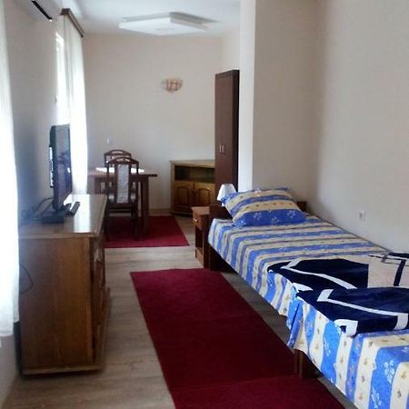 Guest House Green View Пирот Екстериор снимка