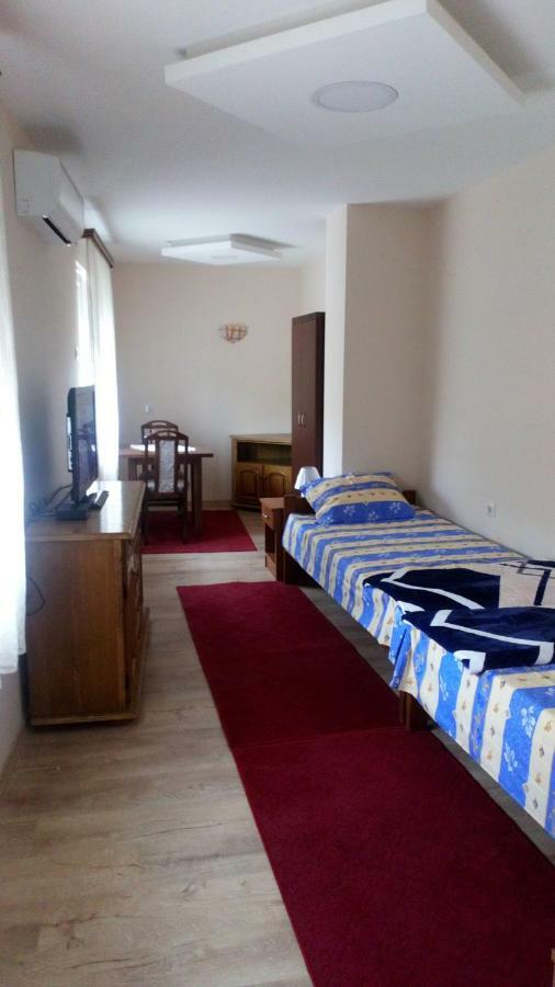 Guest House Green View Пирот Екстериор снимка